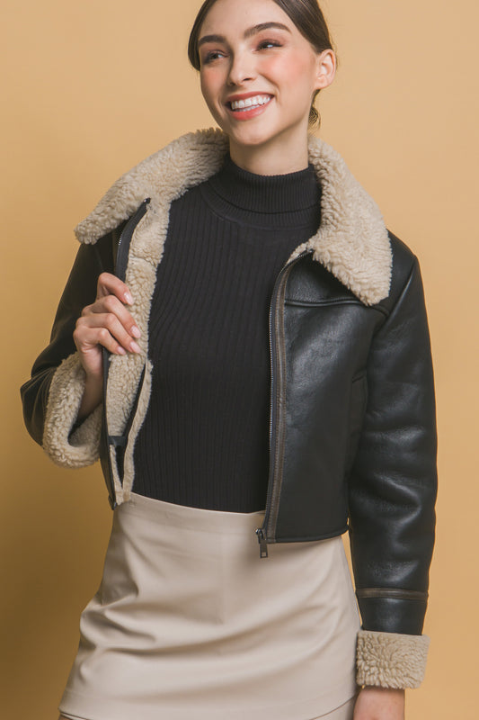 CHAMARRA NEGRA CON BORREGA