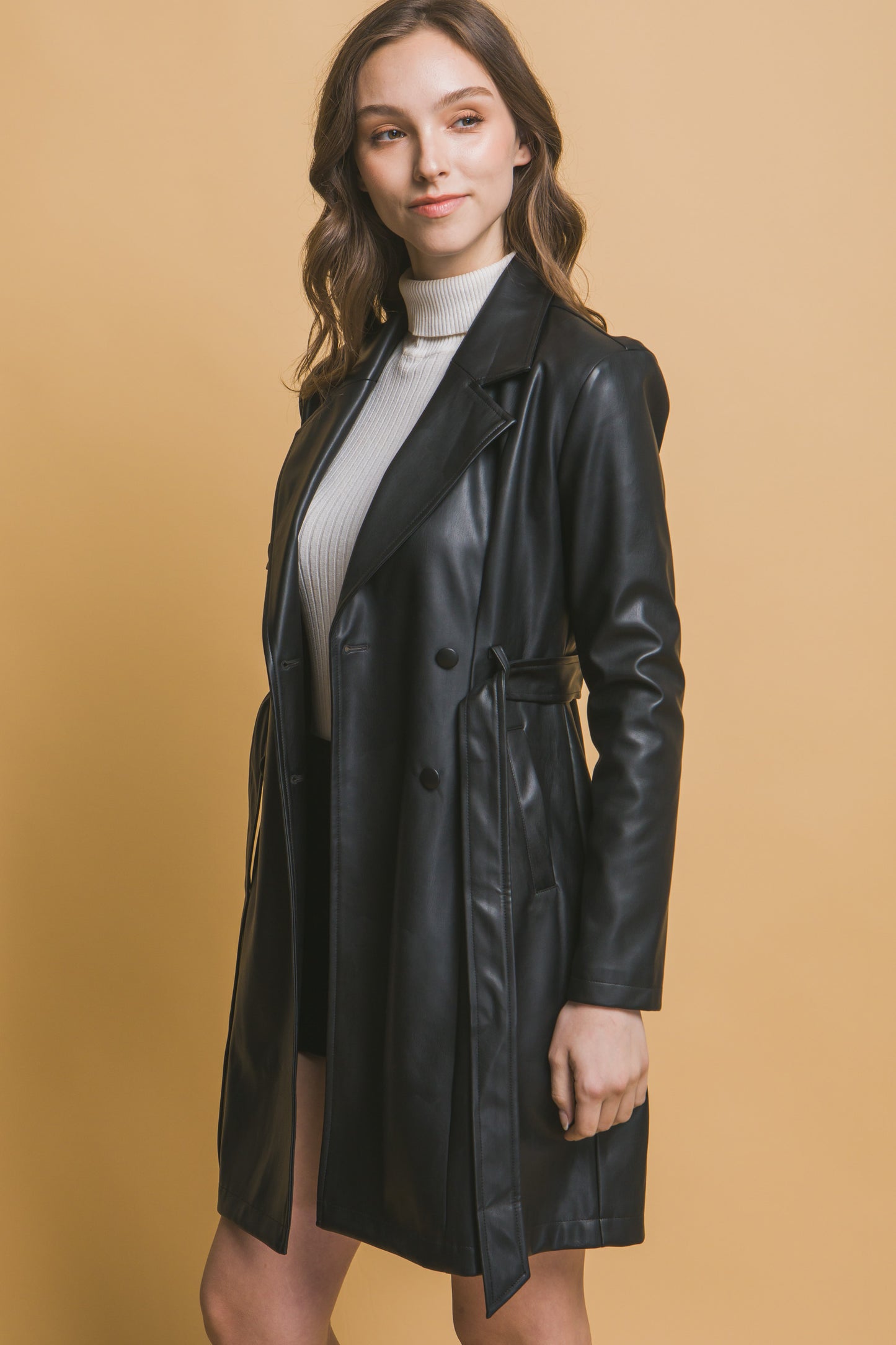 GABARDINA VINIPIEL NEGRA CON CINTO