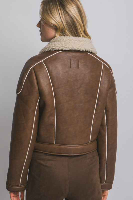 CHAQUETA DE PIEL SINTÉTICA CON BORREGA  CAMEL